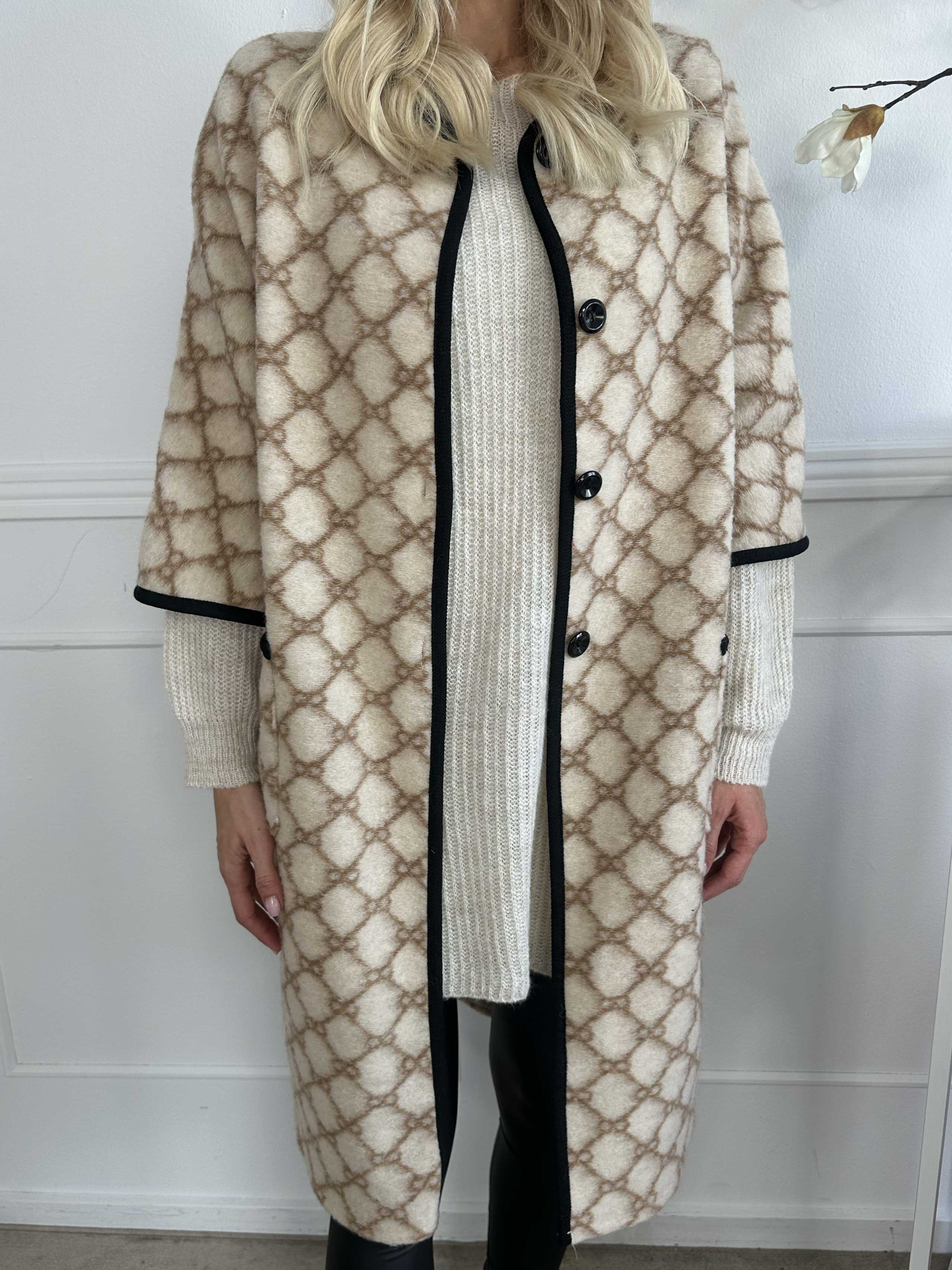 Arianna - Mönstrad kappa med ullfoder